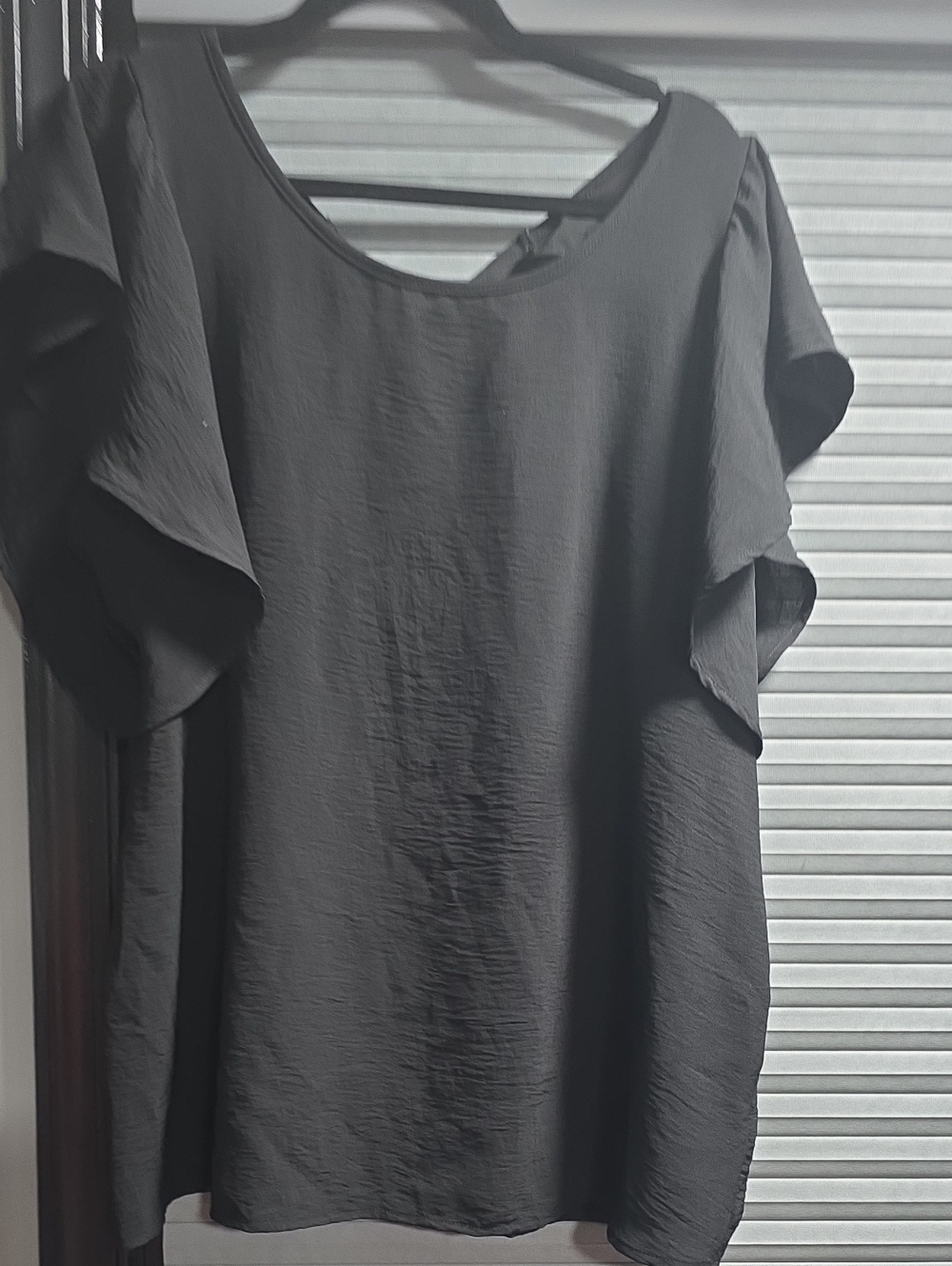 FSL APPARRELBlack Flutter Sleeve Scoop Neck Blouse